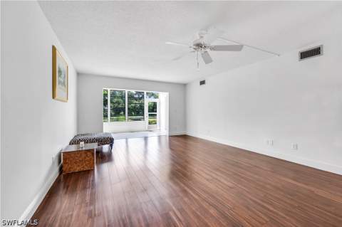 600 Valley Stream Dr D3, Naples FL - photo 10 of 19