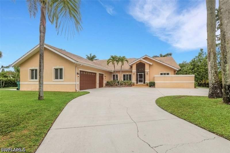 5 bedroom SingleFamilyResidence at 6020 Green Blvd, Logan Woods, Naples — photo 2