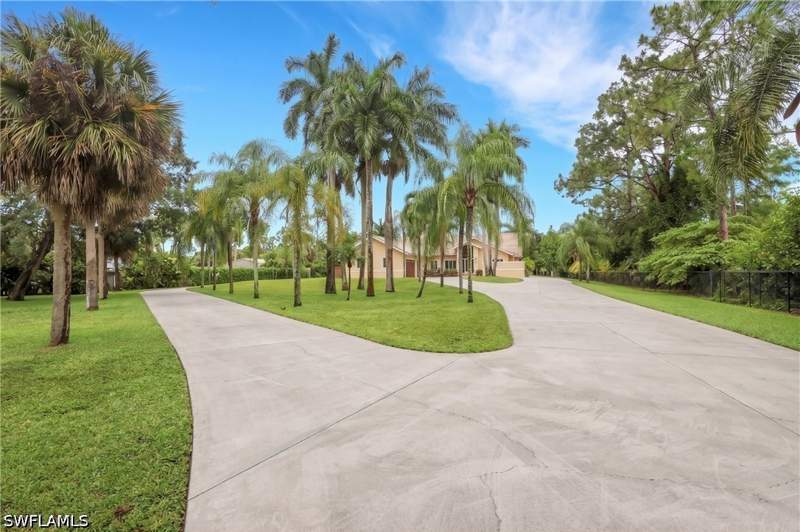 5 bedroom SingleFamilyResidence at 6020 Green Blvd, Logan Woods, Naples — photo 3