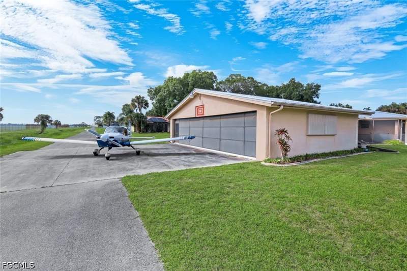 3 bedroom SingleFamilyResidence at 6711 Cadet Ave, Buckingham Air Park, Fort Myers — photo 2