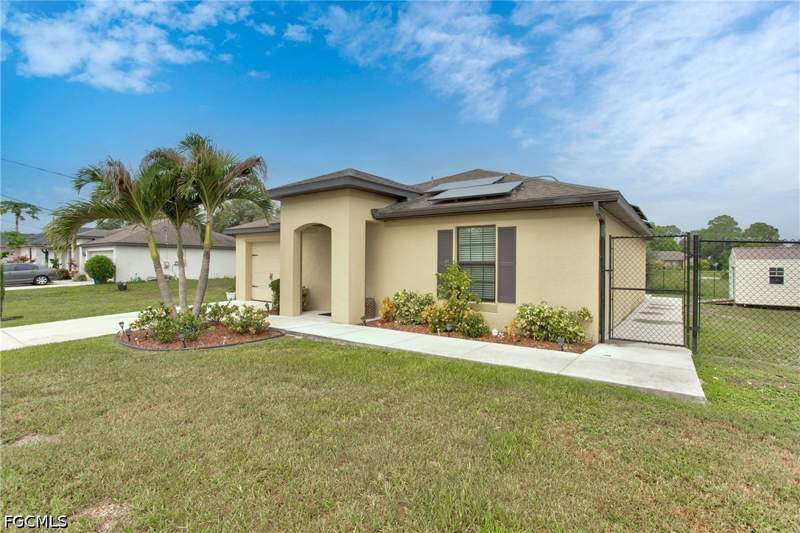 2 bedroom SingleFamilyResidence at 816 Lystra Ave, Fort Myers, Fort Myers — photo 3