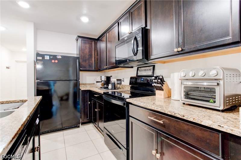 2 bedroom SingleFamilyResidence at 816 Lystra Ave, Fort Myers, Fort Myers — photo 5
