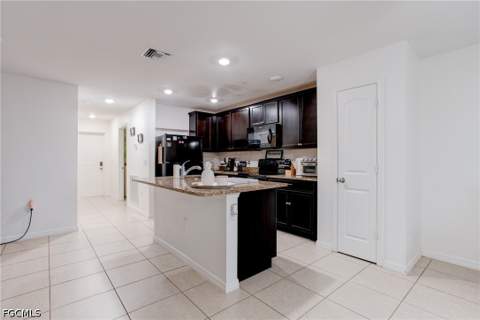 816 Lystra Ave, Fort Myers FL - photo 7 of 36