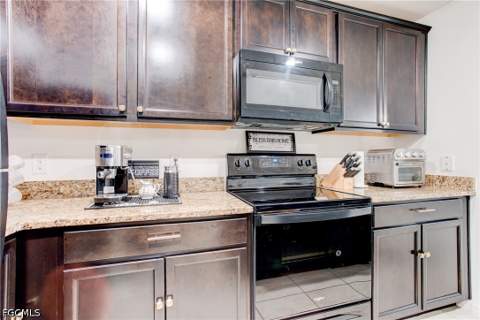 816 Lystra Ave, Fort Myers FL - photo 9 of 36