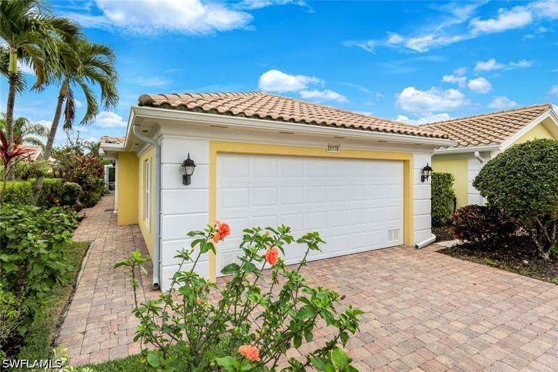 2 bedroom Attached at 28179 Islet Trl, Village Walk Of Bonita Springs, Bonita Springs — photo 3