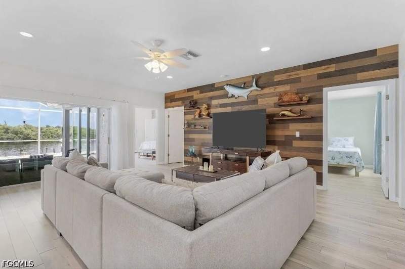 3 bedroom SingleFamilyResidence at 4885 E Riverside Dr, Fort Myers, Fort Myers — photo 4