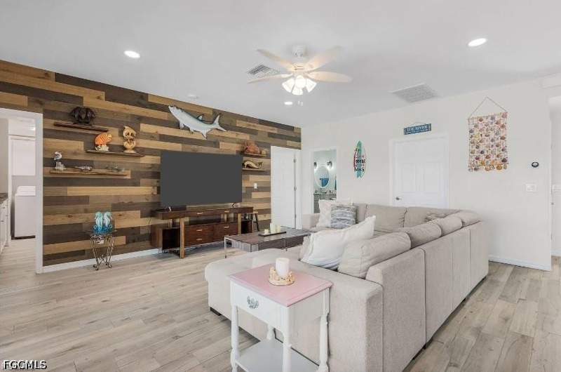 3 bedroom SingleFamilyResidence at 4885 E Riverside Dr, Fort Myers, Fort Myers — photo 5