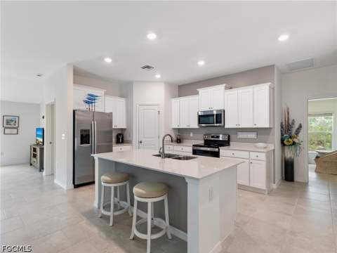 3801 Treasure Oak Way, Fort Myers FL - photo 9 of 39