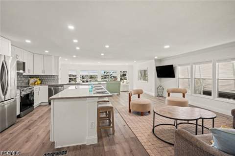 11181 Azalea Ln, Fort Myers Beach FL - photo 10 of 39