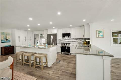 11181 Azalea Ln, Fort Myers Beach FL - photo 12 of 39