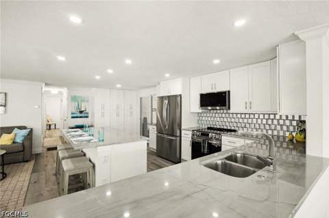 11181 Azalea Ln, Fort Myers Beach FL - photo 14 of 39