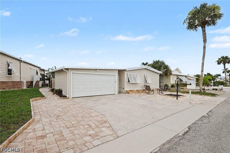 2 bedroom ManufacturedHome at 11181 Azalea Ln, Bayside Estates, Fort Myers Beach — photo 2