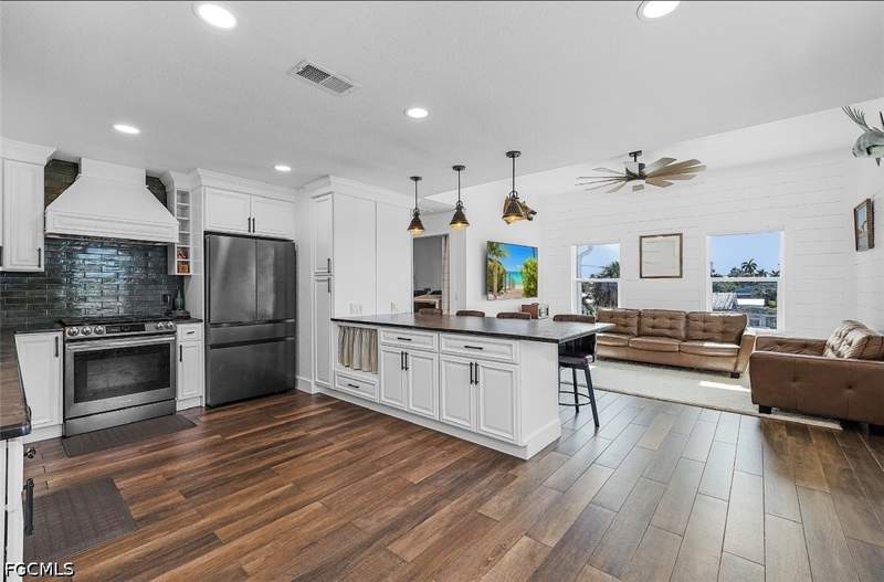 2 bedroom SingleFamilyResidence at 2551 Tamarind St, St James City, St James City — photo 5