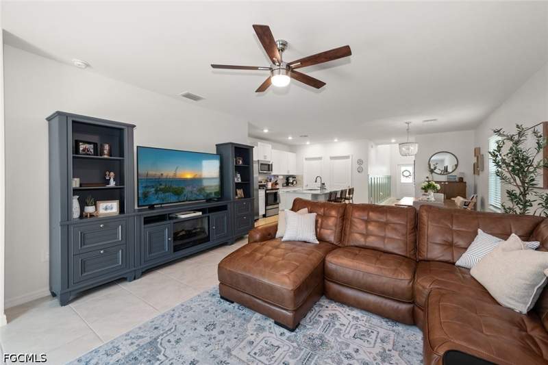 5 bedroom SingleFamilyResidence at 7149 Ponderosa Pine DR, PRATTS PRESERVE, Fort Myers — photo 2