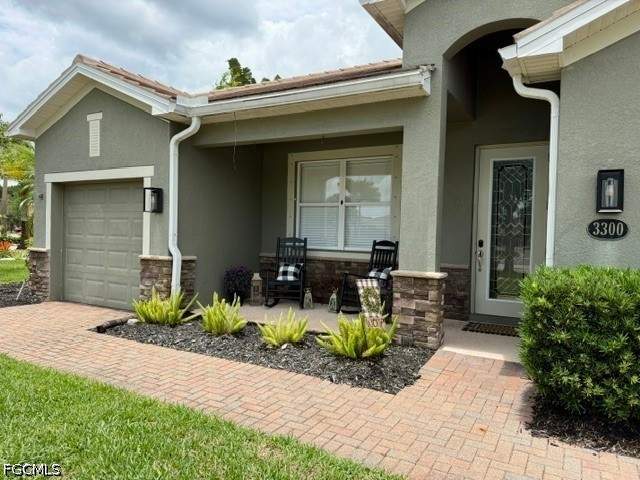 4 bedroom SingleFamilyResidence at 3300 Hampton Blvd, Hampton Lakes, Alva — photo 2