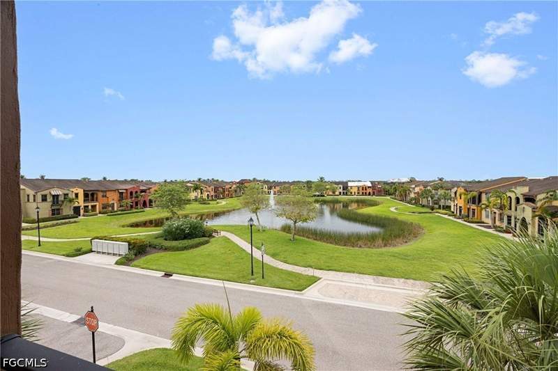 3 bedroom Townhouse at 11875 Izarra Way 8712, Paseo, Fort Myers — photo 4