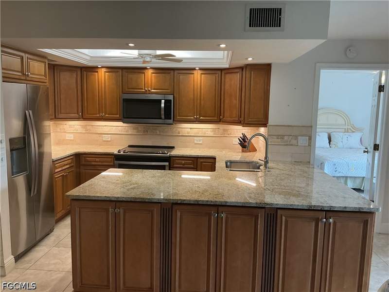 2 bedroom Condominium at 5845 Trailwinds Dr 515, Oakmont Village, Fort Myers — photo 2
