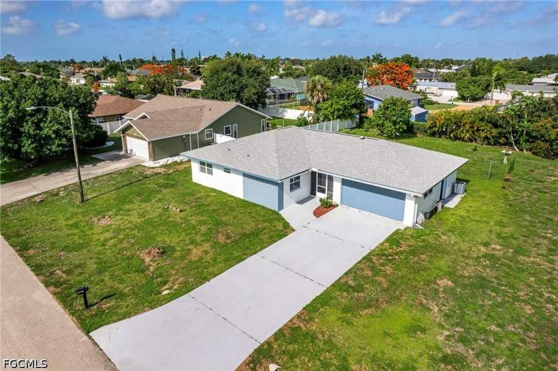 3 bedroom SingleFamilyResidence at 4208 SE 2nd Ave, Cape Coral, Cape Coral — photo 2