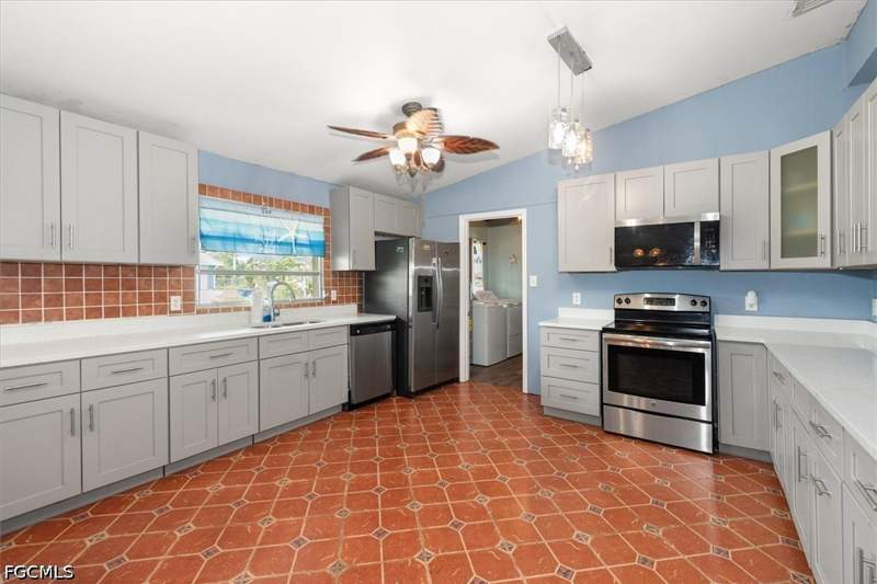 4 bedroom SingleFamilyResidence at 1721 Club House Rd, Yacht Club Colony, North Fort Myers — photo 4
