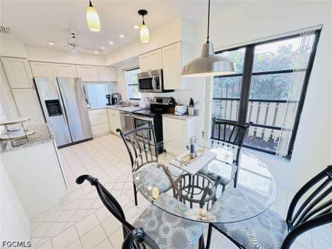 547 Beachwalk Cir, Naples FL - photo 7 of 15