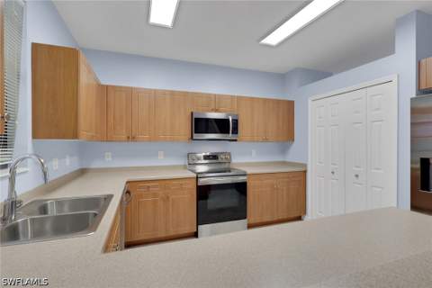 15454 Summit Place Cir 125, Naples FL - photo 8 of 40