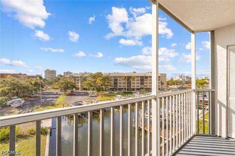 4591 Bay Beach Ln 393, Fort Myers Beach FL - photo 16 of 31