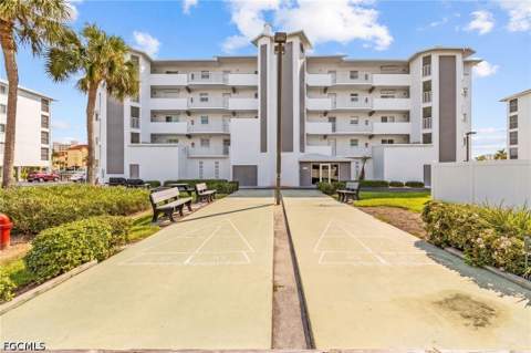 4591 Bay Beach Ln 393, Fort Myers Beach FL - photo 18 of 31