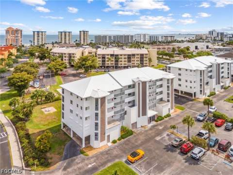 4591 Bay Beach Ln 393, Fort Myers Beach FL - photo 20 of 31