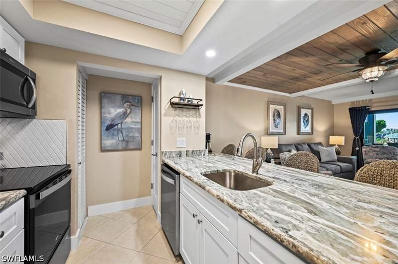 1 bedroom Condominium at 200 Lenell Rd 215, Estero Island Yacht & Racquet Club Condo, Fort Myers Beach — photo 3