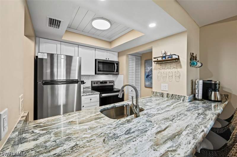 1 bedroom Condominium at 200 Lenell Rd 215, Estero Island Yacht & Racquet Club Condo, Fort Myers Beach — photo 5