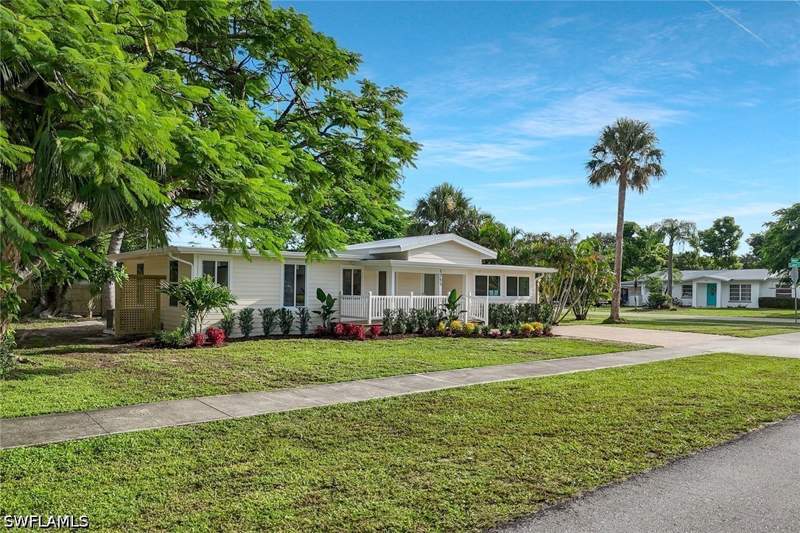 3 bedroom SingleFamilyResidence at 1755 Oakley Ave, Palmlee Park, Fort Myers — photo 2