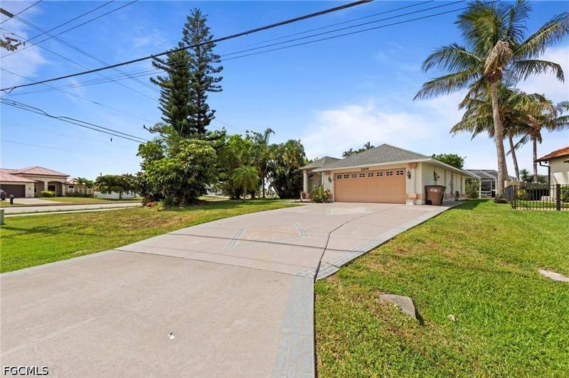 3 bedroom SingleFamilyResidence at 2104 SW 38th Ter, Cape Coral, Cape Coral — photo 3