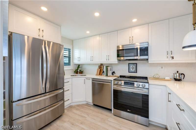 2 bedroom Condominium at 29 High Point Cir E 403, High Point Country Club, Naples — photo 4