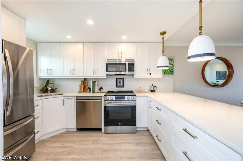 2 bedroom Condominium at 29 High Point Cir E 403, High Point Country Club, Naples — photo 5