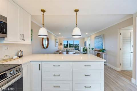 29 High Point Cir E 403, Naples FL - photo 8 of 50