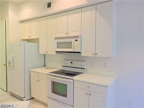 6020 Jonathans Bay Cir 202, Fort Myers FL - photo 10 of 18
