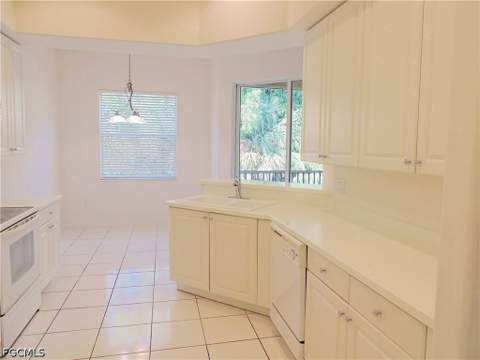 6020 Jonathans Bay Cir 202, Fort Myers FL - photo 9 of 18