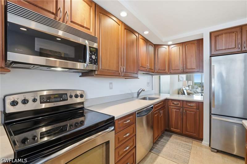 2 bedroom Condominium at 4223 Bay Beach Ln 4F, The Palms Of Bay Beach, Fort Myers Beach — photo 3