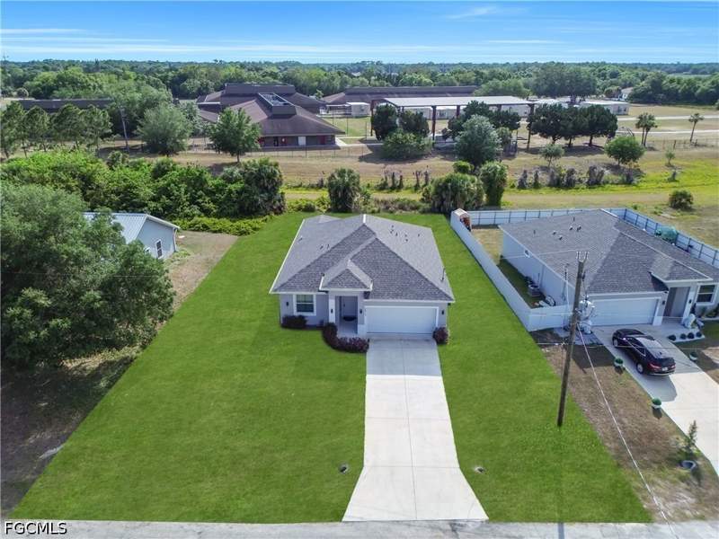3 bedroom SingleFamilyResidence at 2013 Inglewood Cir, Labelle, Labelle — photo 3