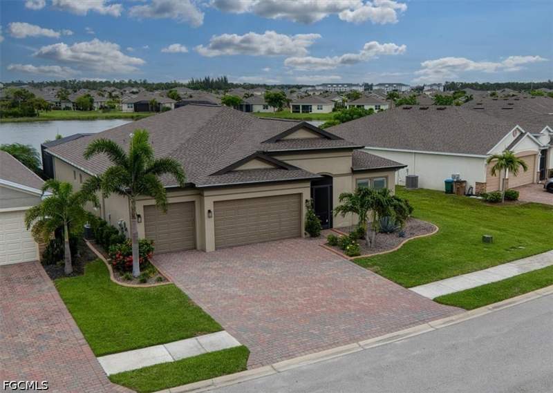 3 bedroom SingleFamilyResidence at 3271 Baravaldo Cir, Entrada, Cape Coral — photo 2