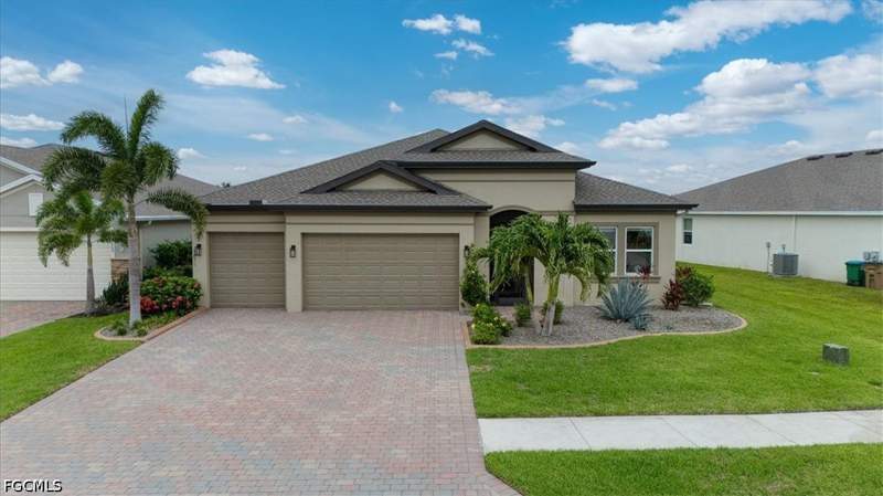 3 bedroom SingleFamilyResidence at 3271 Baravaldo Cir, Entrada, Cape Coral — photo 3
