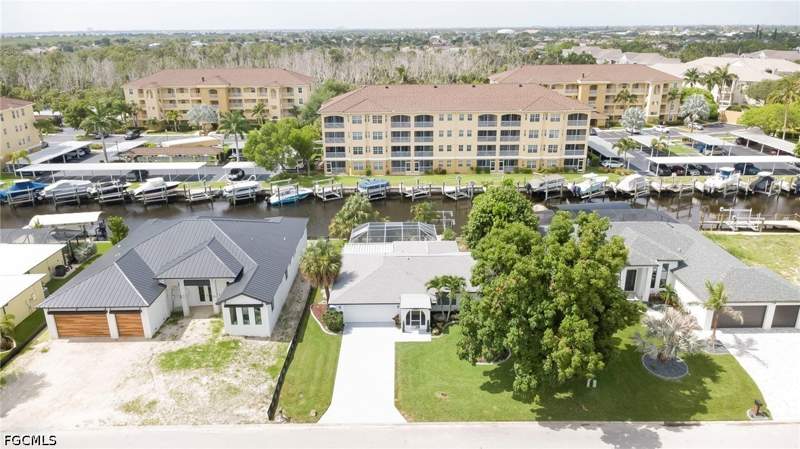 3 bedroom SingleFamilyResidence at 1914 Ottersrest Ln, Cape Coral, Cape Coral — photo 2