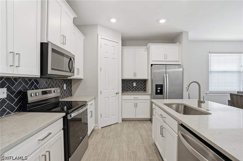 2 bedroom SingleFamilyResidence at 28009 Seasons Tide Ave, Seasons At Bonita, Bonita Springs — photo 3
