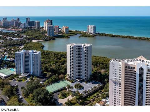 5555 Heron Point Dr 902, Naples FL - photo 12 of 29