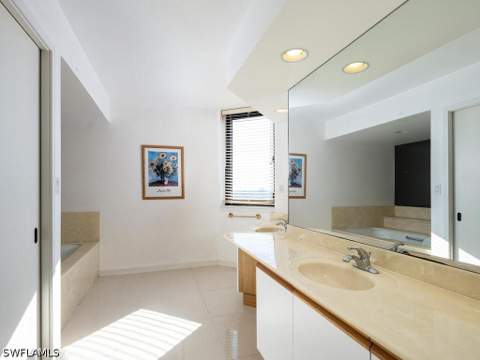 5555 Heron Point Dr 902, Naples FL - photo 7 of 29