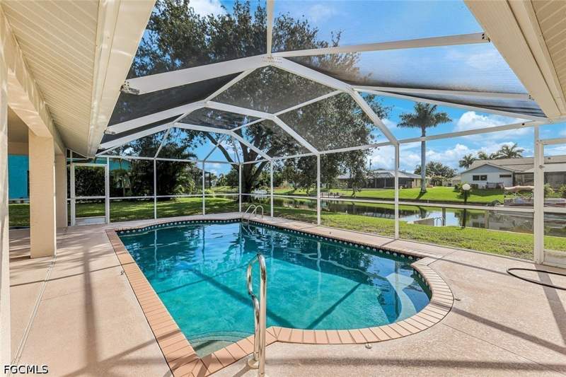3 bedroom SingleFamilyResidence at 615 SE 19th Ct, Cape Coral, Cape Coral — photo 5