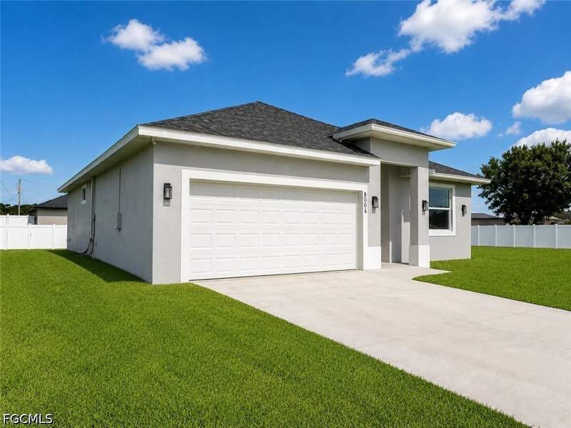 3 bedroom SingleFamilyResidence at 8006 Buttercup Cir, Labelle, Labelle — photo 2