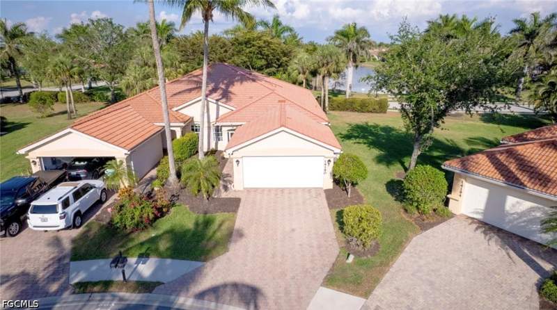 2 bedroom Attached at 14190 Fall Creek Ct, Reflection Lakes Of Naples, Naples — photo 4