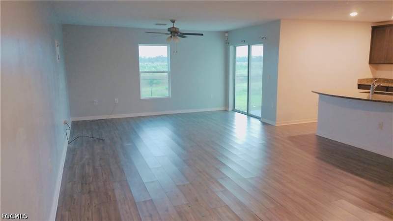 5 bedroom SingleFamilyResidence at 244 Loadstar St, Mirror Lakes, Fort Myers — photo 3