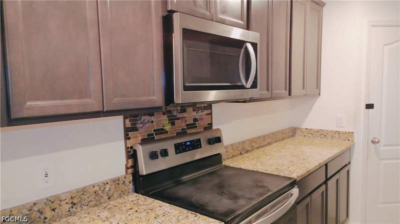 5 bedroom SingleFamilyResidence at 244 Loadstar St, Mirror Lakes, Fort Myers — photo 5